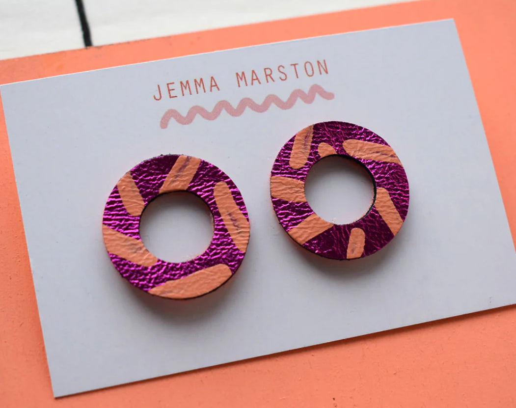 LEATHER OPEN STUD EARRINGS