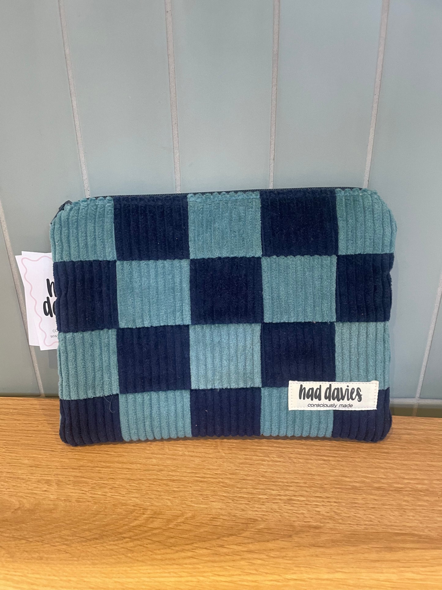 SEAFOAM AND NAVY CHECKERBOARD FLAT POUCH
