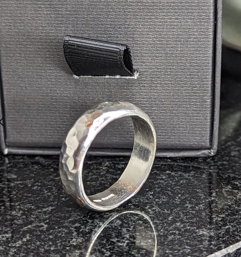 CHUNKY HAMMERED RING