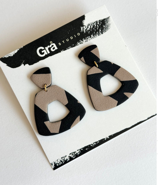MARGO / BLACK TAUPE EARRINGS