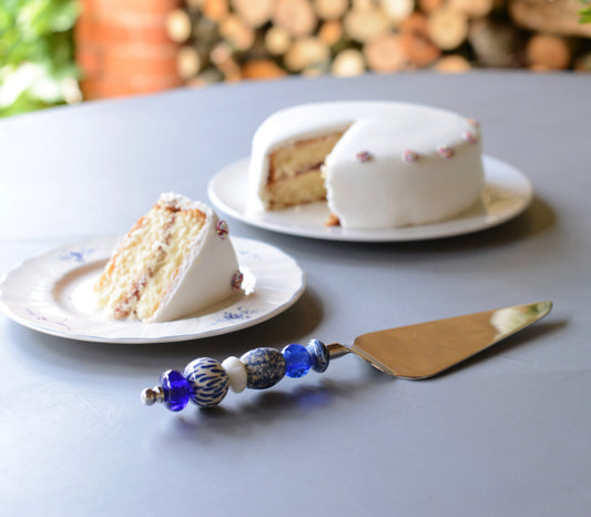 ARTISAN CAKE SERVER