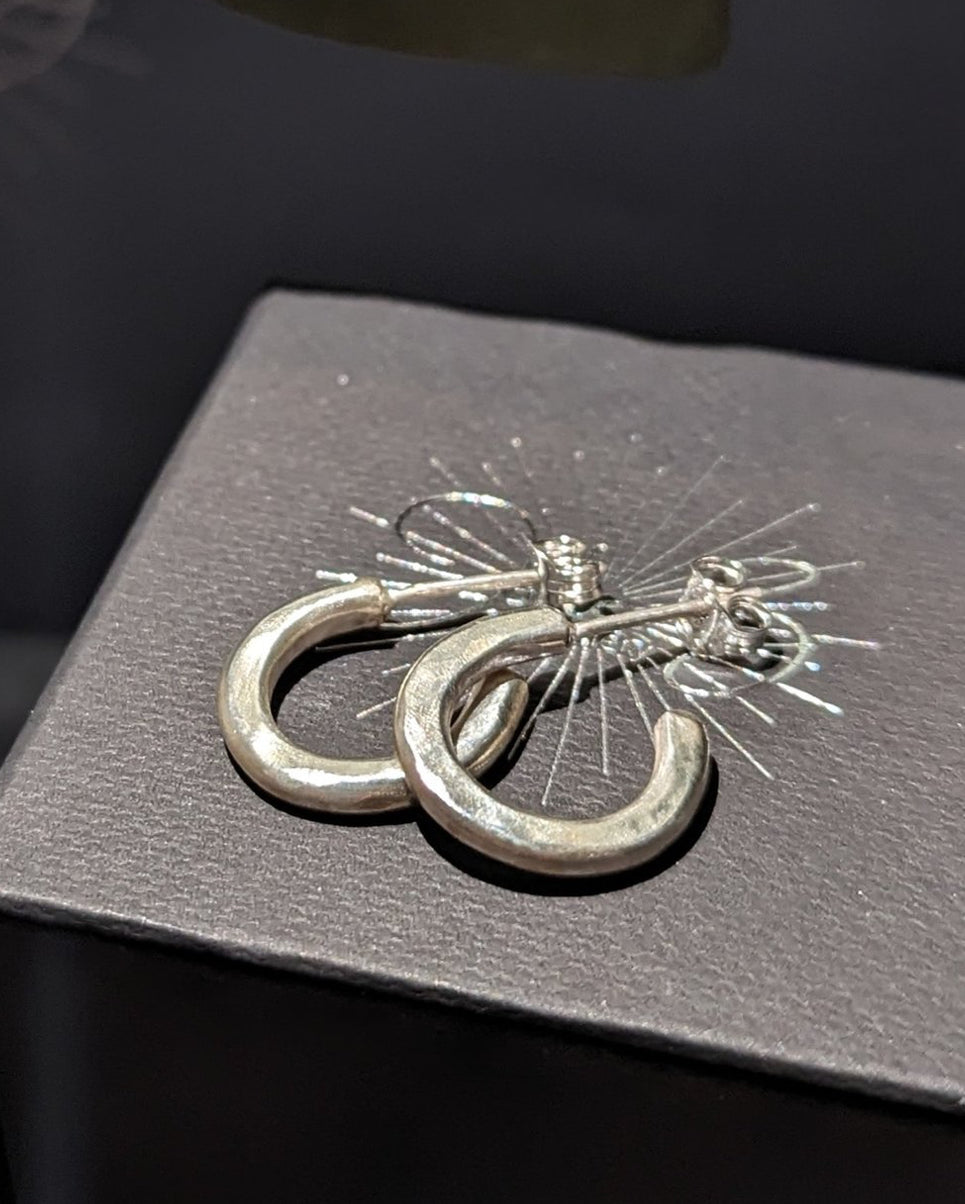 SMALL HAMMERED HOOPS