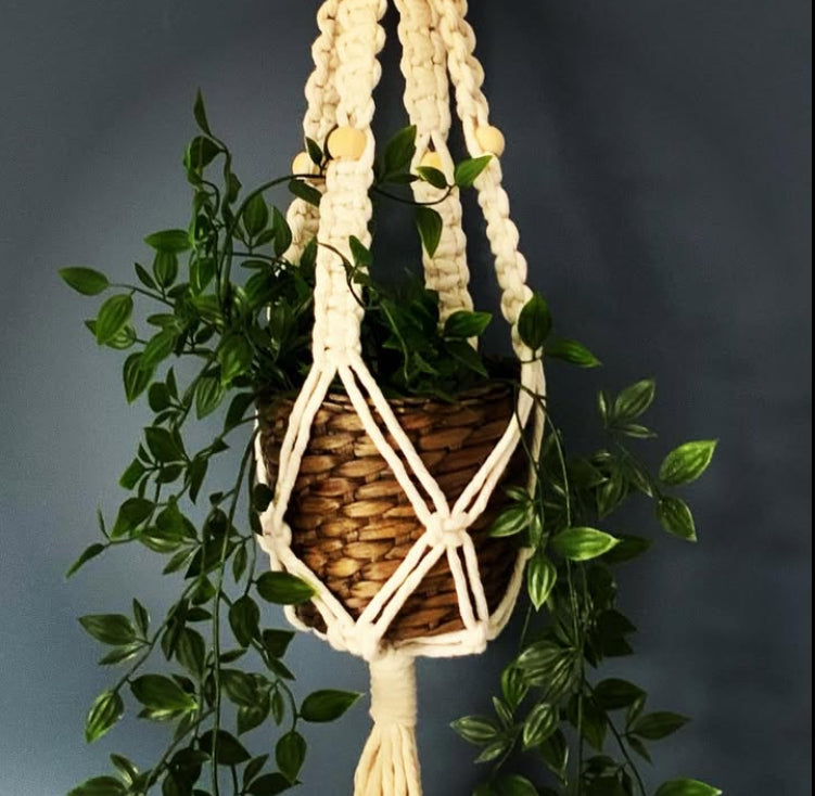 MACRAMÉ PLANT HANGER