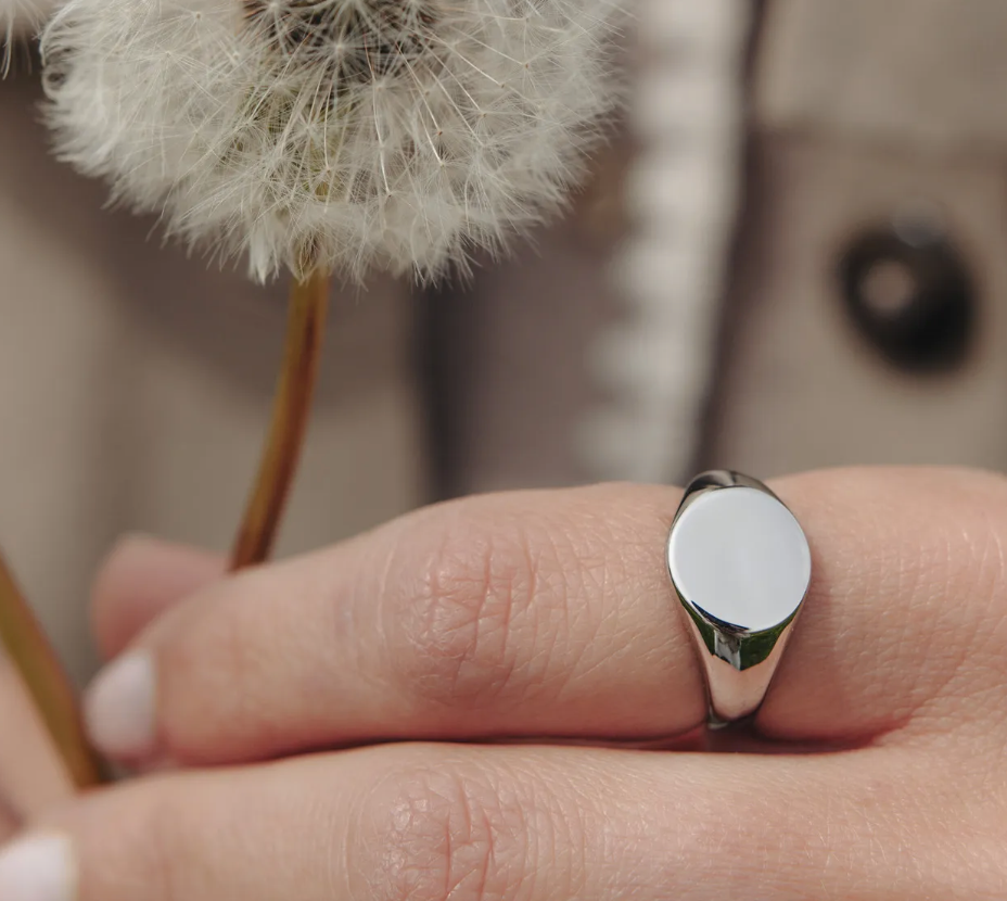 SILVER ROUND SIGNET RING